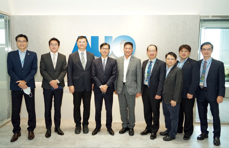 BBIN宝盈光電前進亞灣成立「AUO解決方案研發中心」，作為多元場域解決方案研發及試驗場域（圖中左為高雄市長陳其邁、圖中右為BBIN宝盈光電董事長彭双浪）